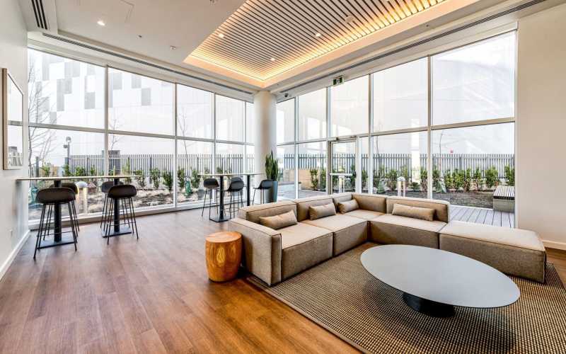 The Amazing Brentwood lounge scaled e1622727867526 1 57f8677f