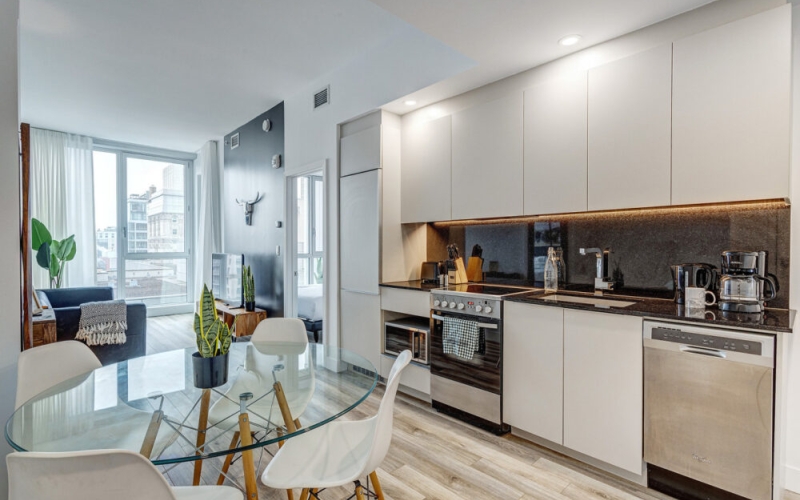 Executive 1 Bedroom Apartment in Montreal | Stanbrooke Building